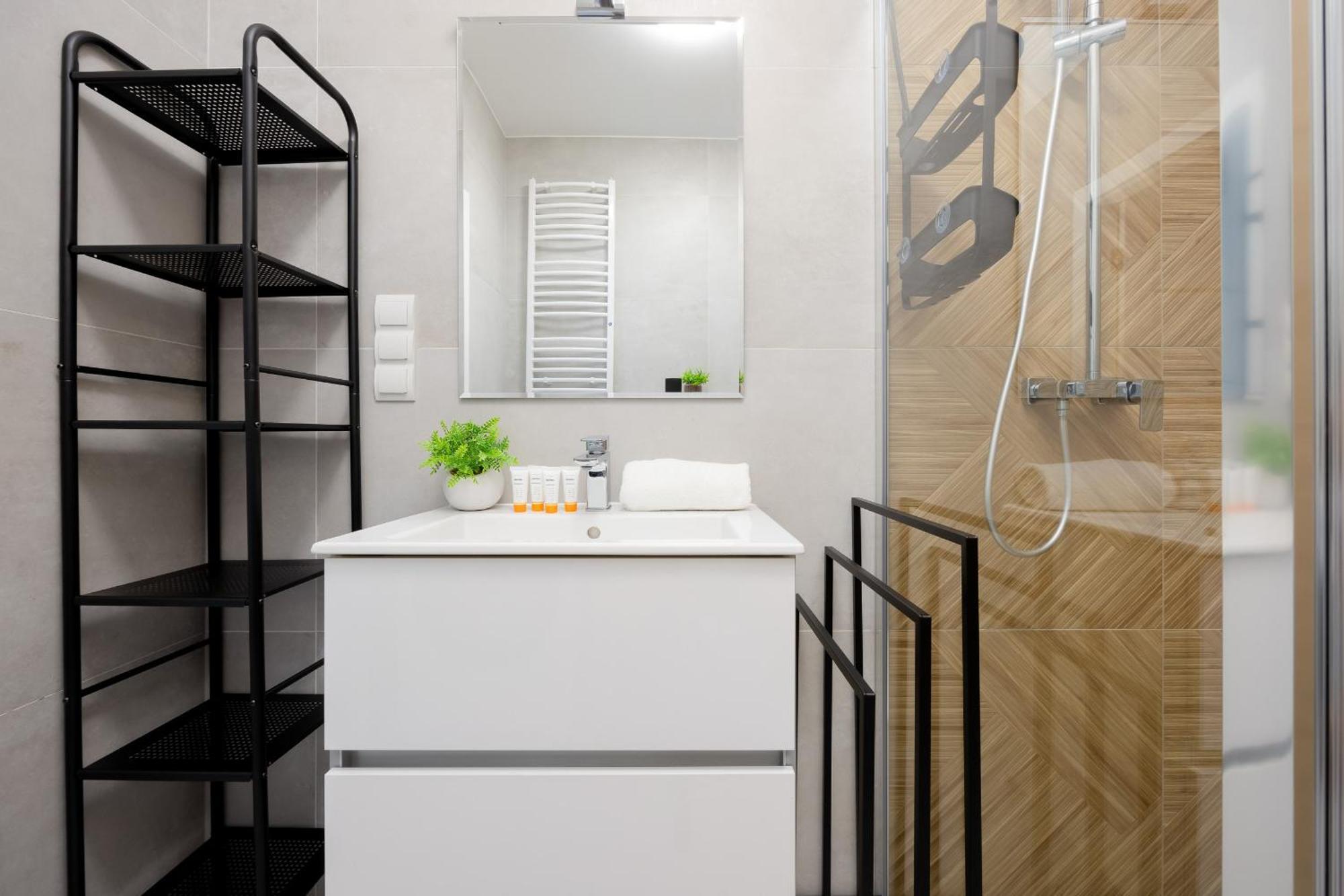Apartment Comfortable With Parking By Renters Warsaw